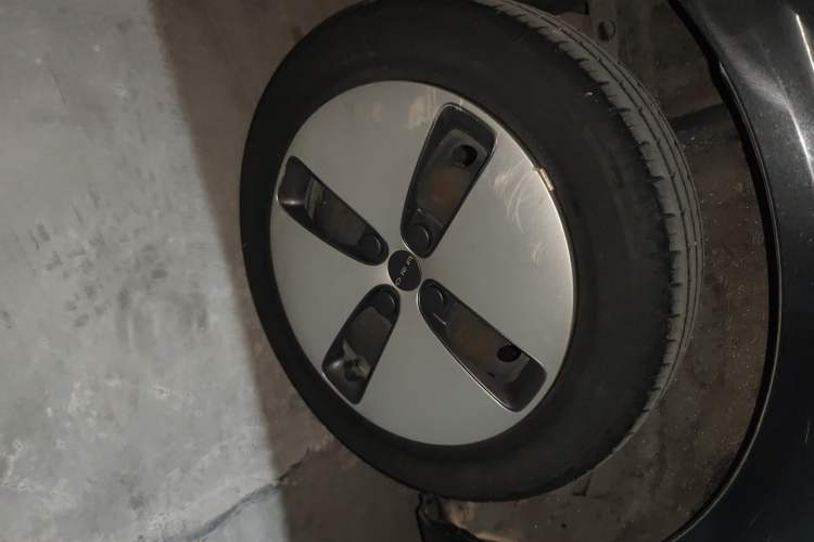Used ORA Black Cat 2021 301 km Basic Version Right Front Wheel Hub