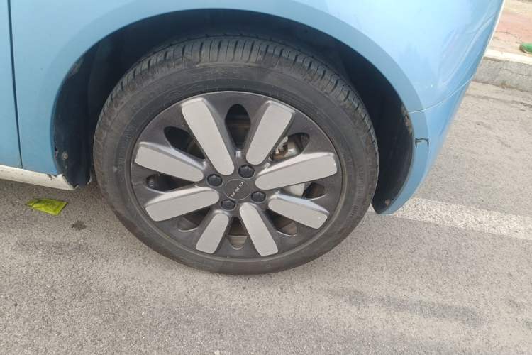 Used ORA Black Cat 2021 351 km Standard Version Right Front Wheel Hub
