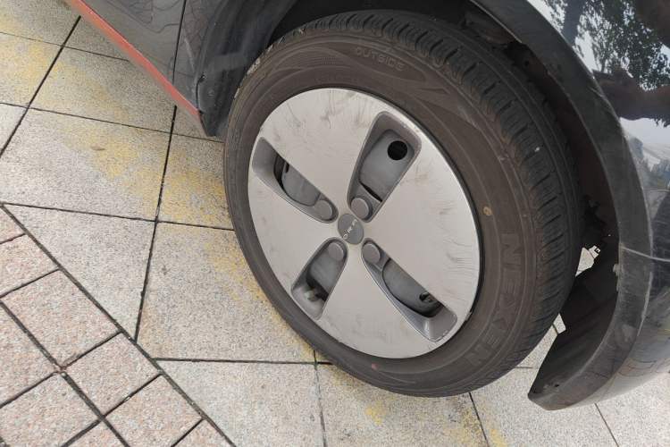 Used ORA Black Cat 2021 301 km Basic Version Right Front Wheel Hub