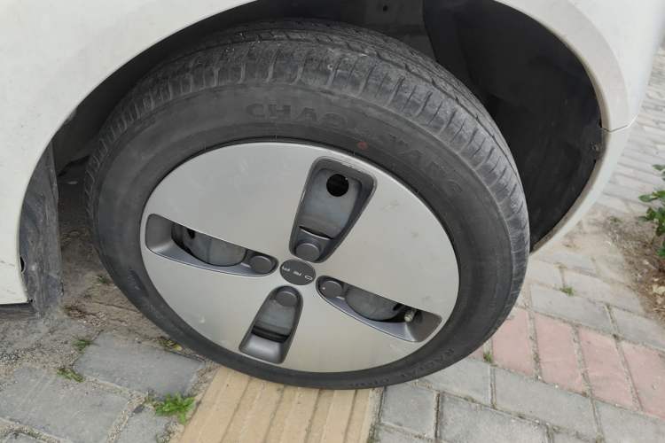 Used ORA Black Cat 2021 301 km Basic Version Right Front Wheel Hub