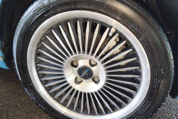 Used ORA Black Cat 2021 301 km Basic Version Right Front Wheel Hub