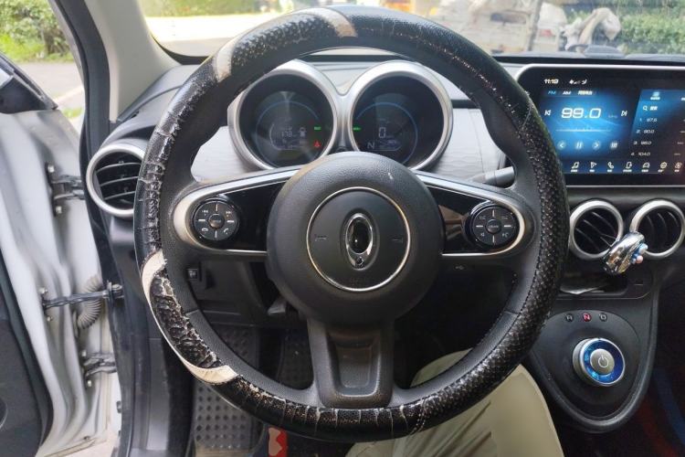 Used ORA Black Cat 2021 351 km Luxury Version Steering Wheel