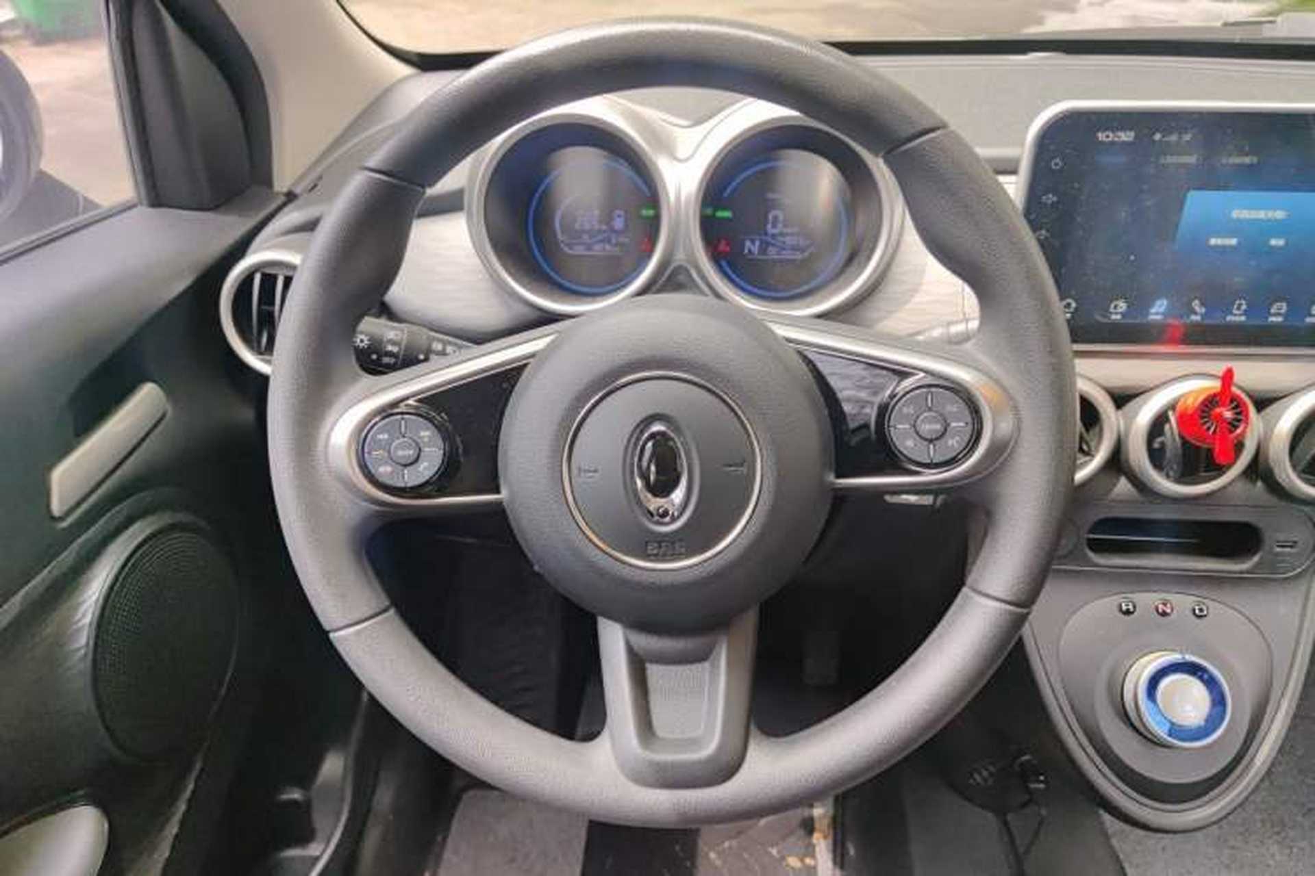 Used ORA Black Cat 2021 301 km Basic Version Steering Wheel