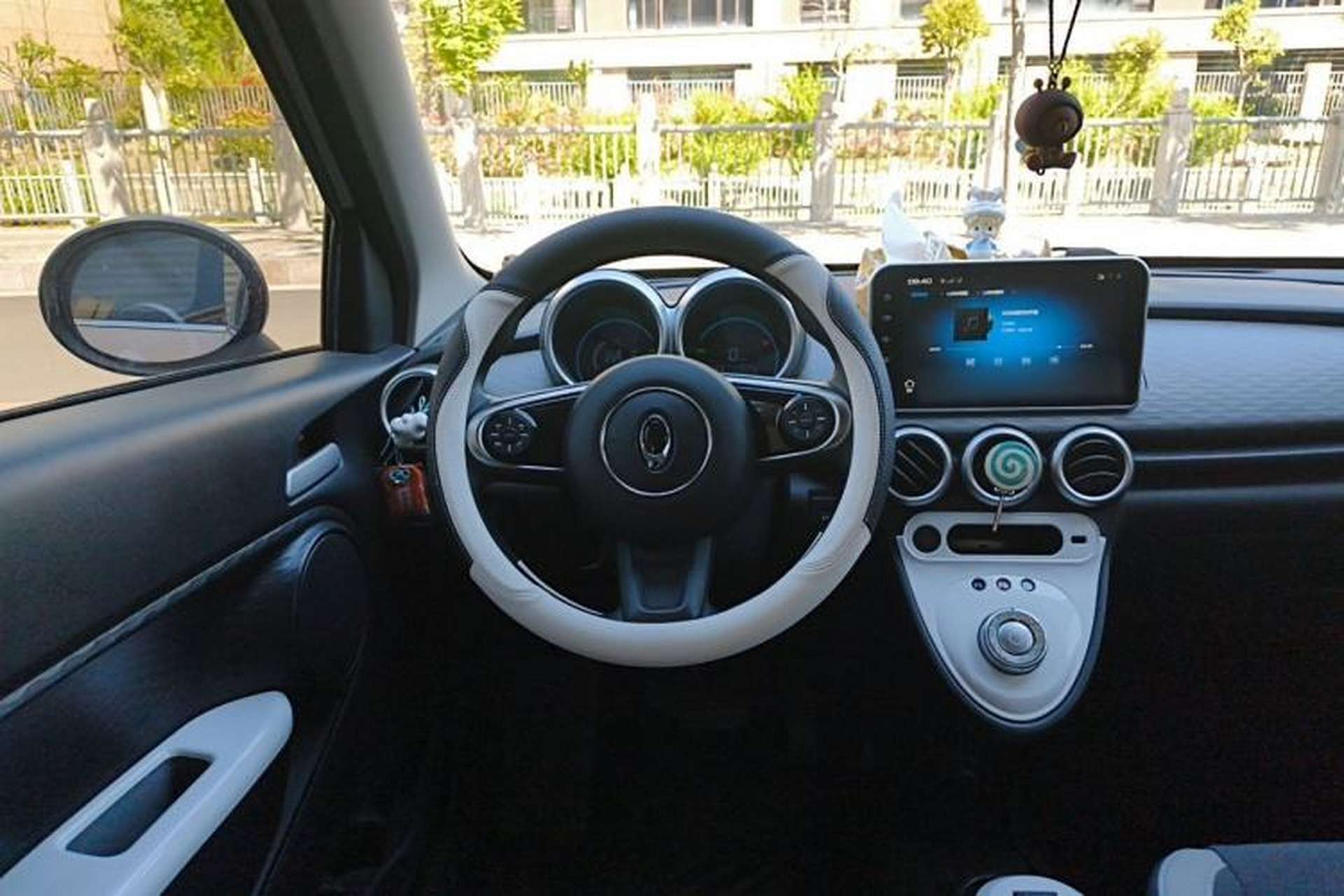 Used ORA Black Cat 2021 301 km Basic Version Steering Wheel