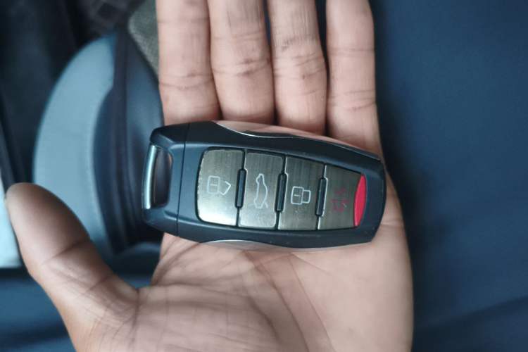 Used ORA Black Cat 2021 301 km Basic Version Vehicle Key