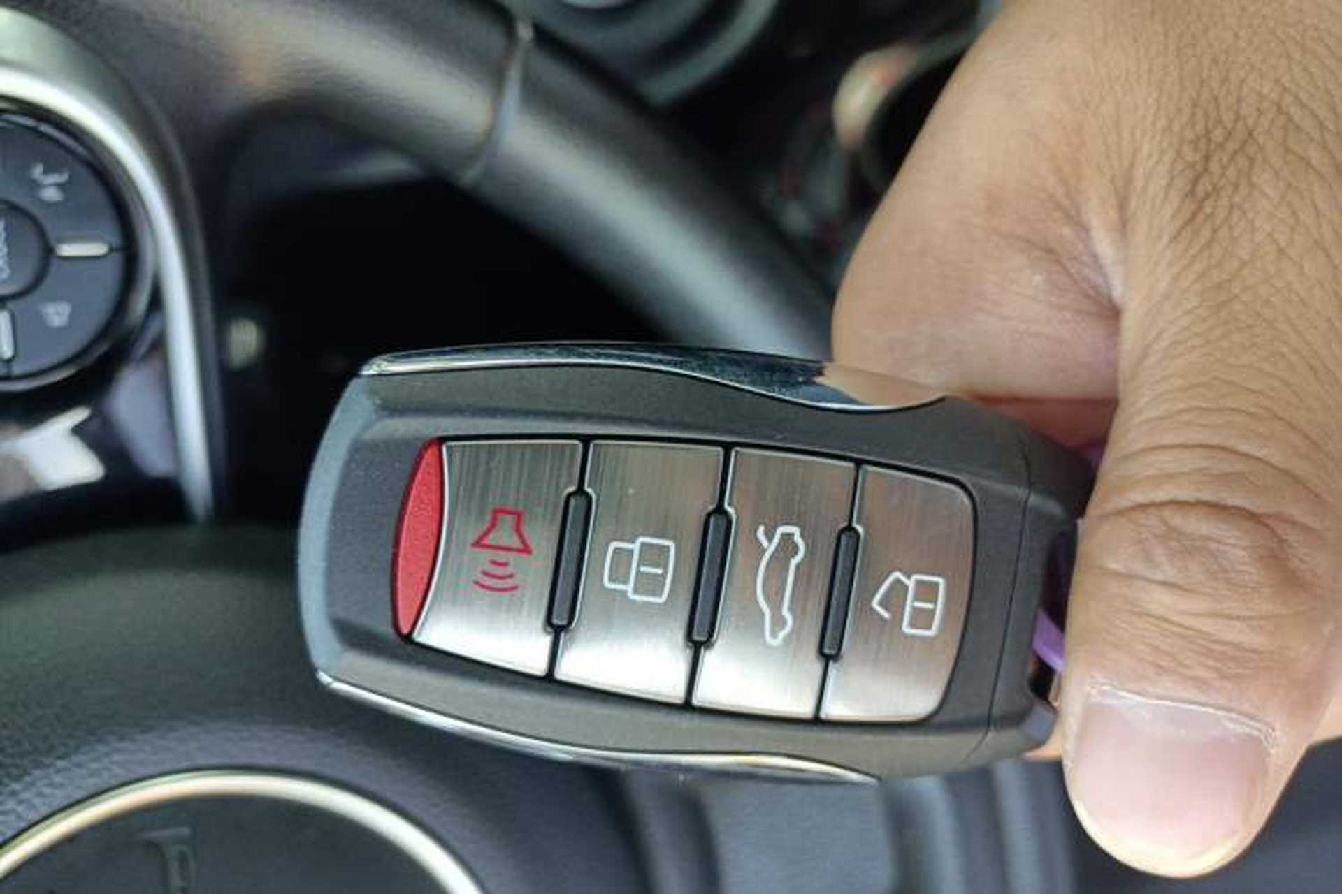 Used ORA Black Cat 2021 301 km Basic Version Vehicle Key