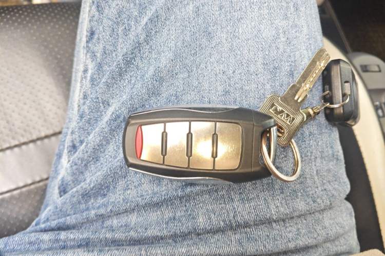 Used ORA Black Cat 2021 301 km Basic Version Vehicle Key