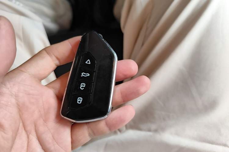 Used ORA Black Cat 2021 351 km Standard Version Vehicle Key