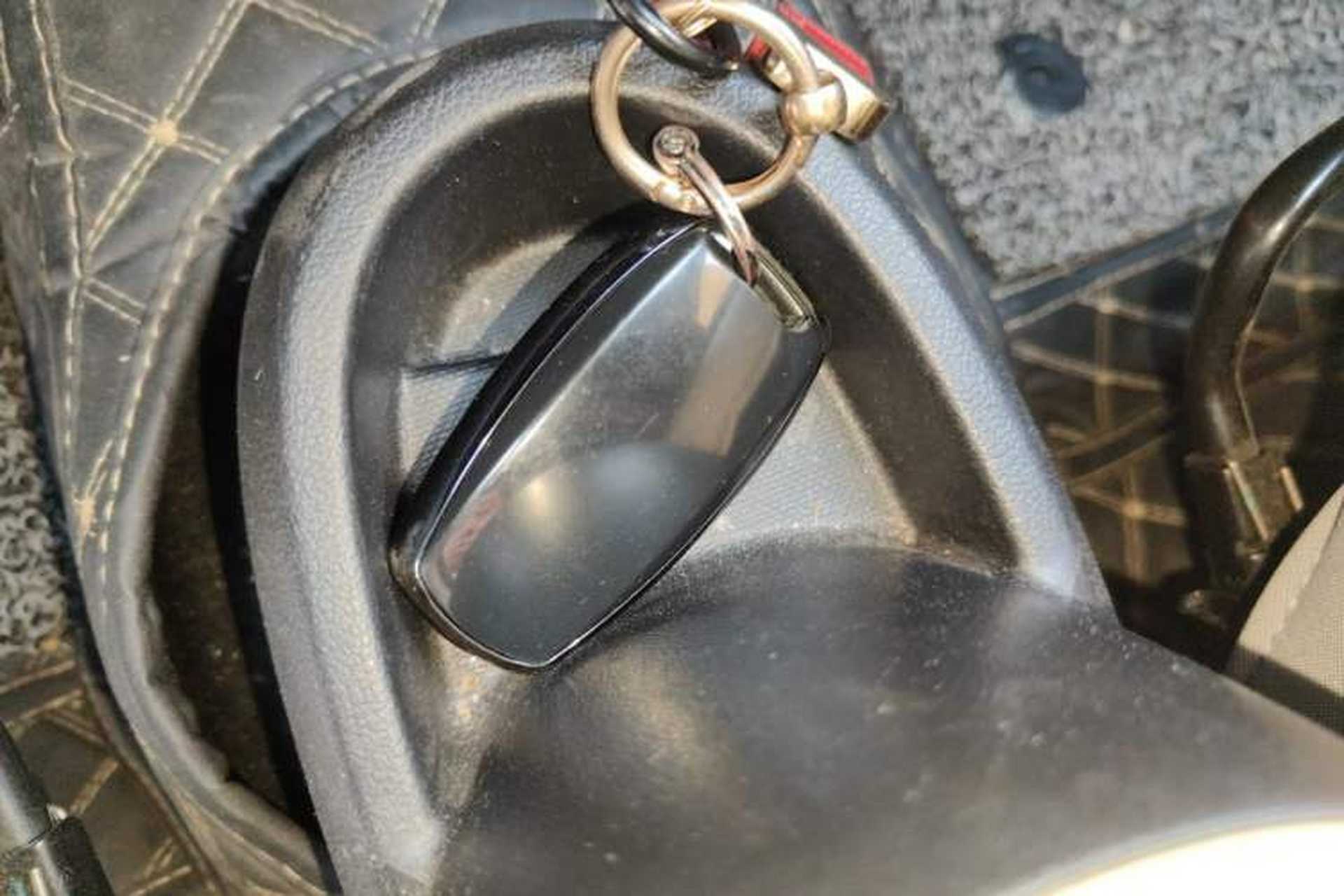 Used ORA Black Cat 2021 301 km Basic Version Vehicle Key
