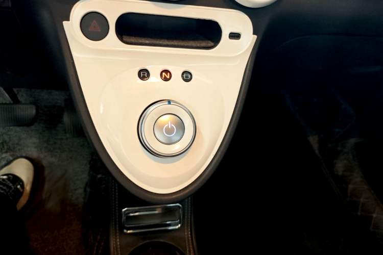 Used ORA Black Cat 2021 405 km Long-Range Version Gear Lever
