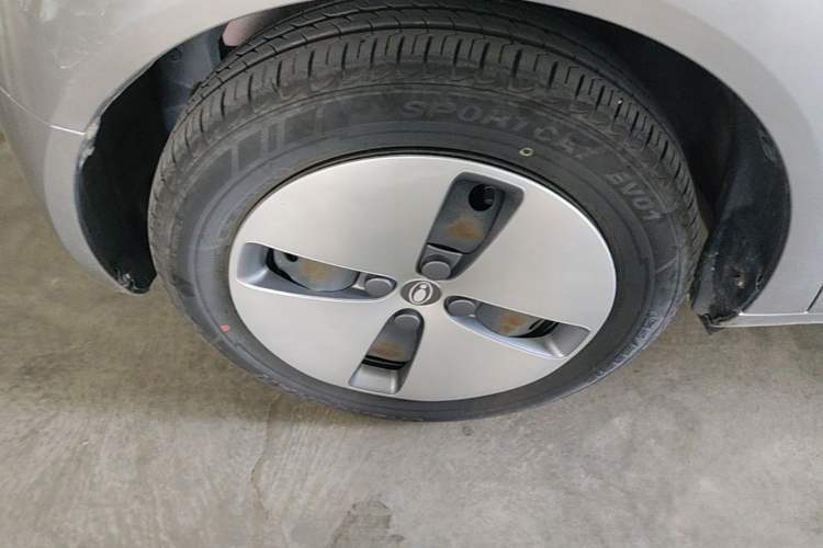 Used ORA Black Cat 2021 301 km Basic Version Left Front Wheel Hub