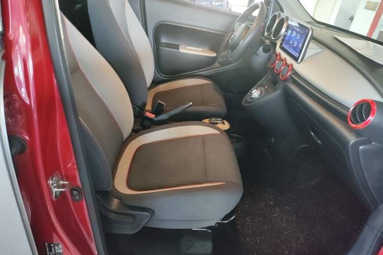 Used ORA Black Cat 2021 301 km Basic Version Right Front Seat
