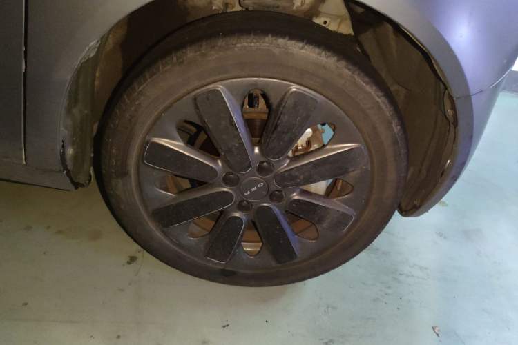 Used ORA Black Cat 2021 351 km Luxury Version Right Front Wheel Hub