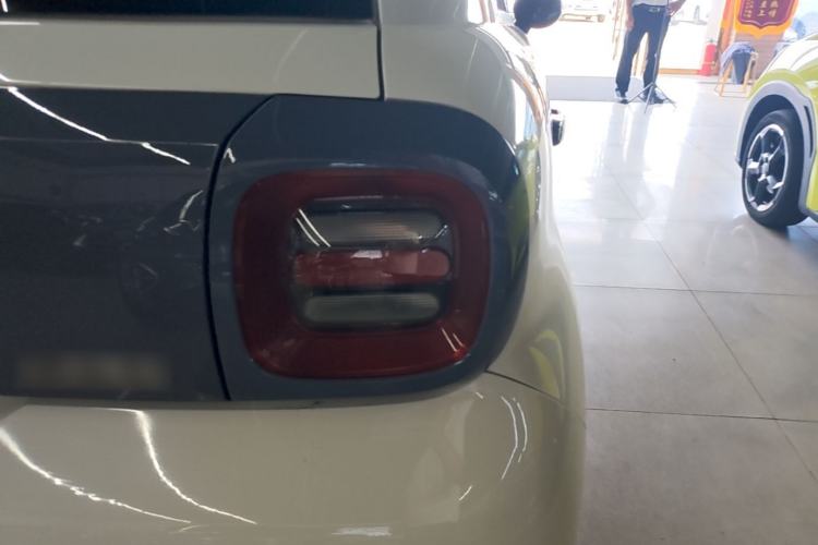 Used ORA Black Cat 2021 405 km Long-Range Version Right Rear Taillight