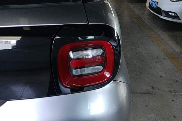 Used ORA Black Cat 2021 301 km Basic Version Right Rear Taillight