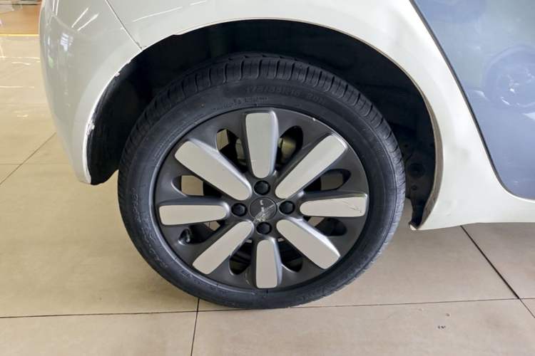 Used ORA Black Cat 2021 405 km Long-Range Version Right Rear Wheel Hub