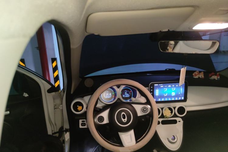 Used ORA Black Cat 2021 351 km Luxury Version Steering Wheel