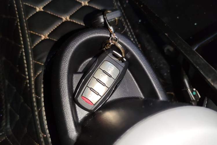 Used ORA Black Cat 2021 351 km Standard Version Vehicle Key