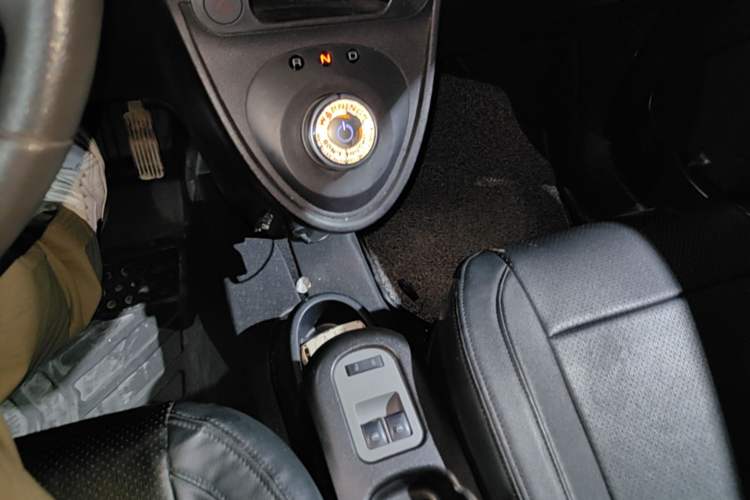 Used ORA Black Cat 2021 301 km Basic Version Gear Lever