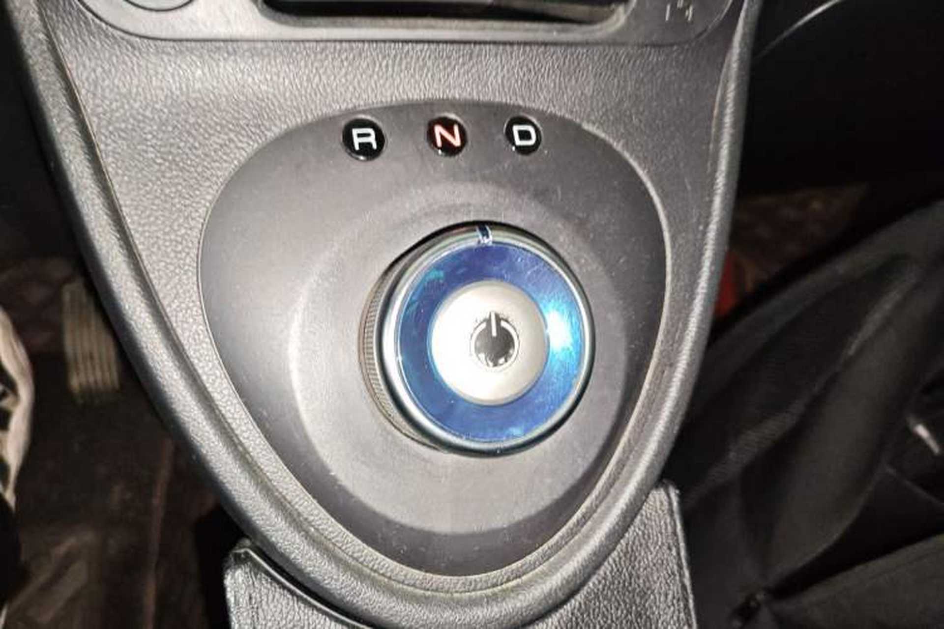 Used ORA Black Cat 2021 301 km Basic Version Gear Lever