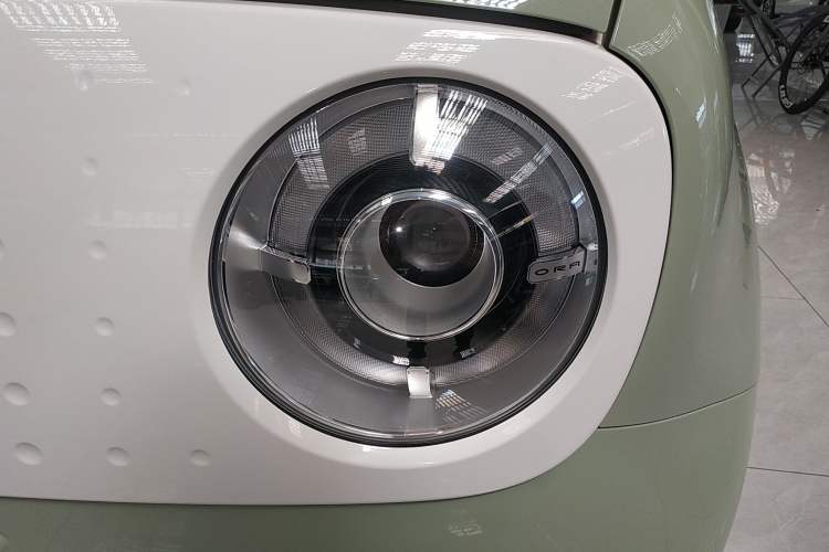 Used ORA Black Cat 2021 351 km Business Edition Left Front Headlight
