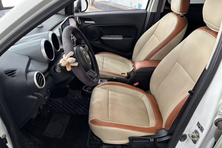 Used ORA Black Cat 2021 301 km Basic Version Left Front Seat