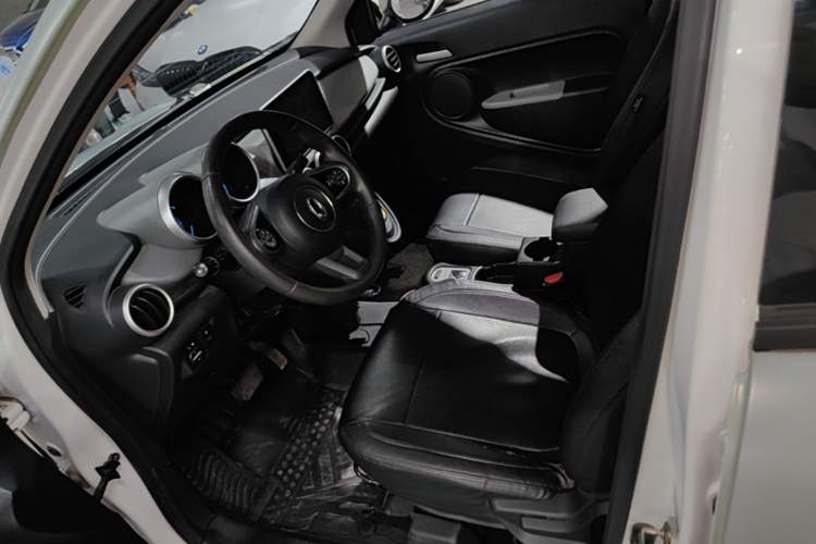 Used ORA Black Cat 2021 301 km Basic Version Left Front Seat