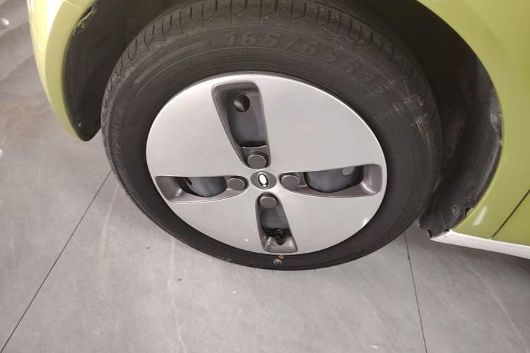 Used ORA Black Cat 2021 301 km Basic Version Left Front Wheel Hub