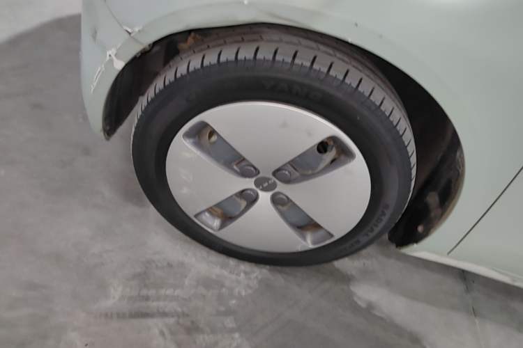 Used ORA Black Cat 2021 301 km Basic Version Left Front Wheel Hub