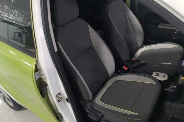 Used ORA Black Cat 2021 301 km Basic Version Right Front Seat