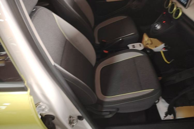 Used ORA Black Cat 2021 301 km Basic Version Right Front Seat
