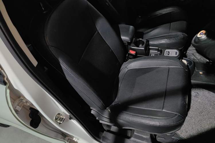 Used ORA Black Cat 2021 301 km Basic Version Right Front Seat