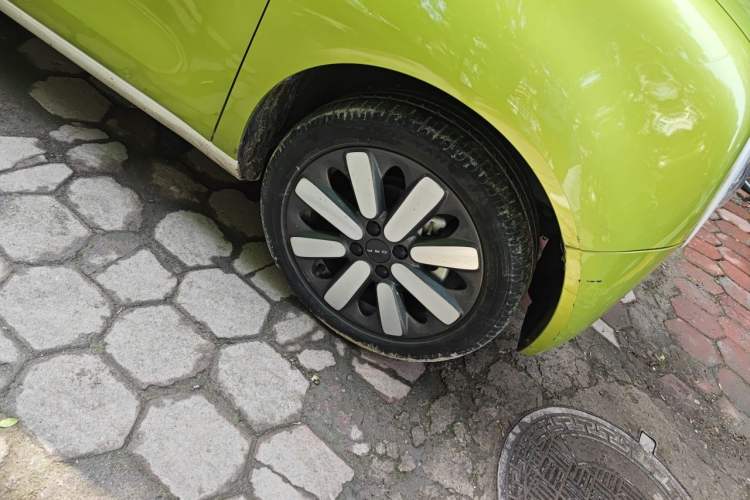 Used ORA Black Cat 2021 351 km Standard Version Right Front Wheel Hub