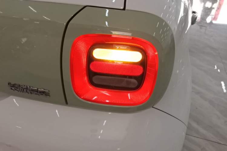 Used ORA Black Cat 2021 351 km Standard Version Right Rear Taillight