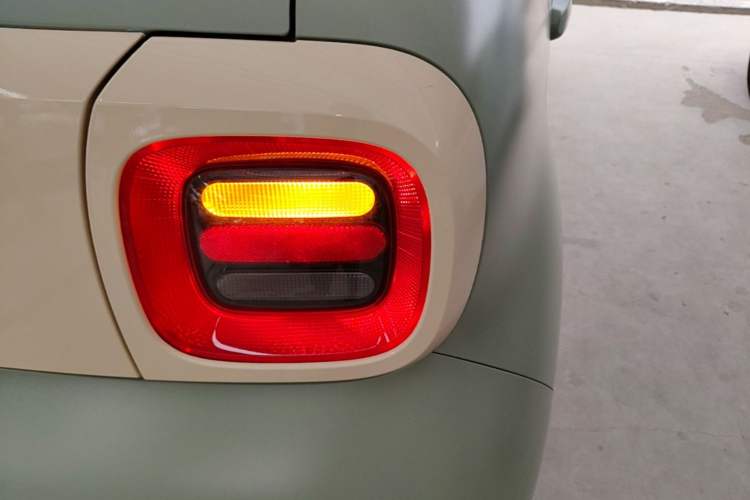 Used ORA Black Cat 2021 351 km Luxury Version Right Rear Taillight