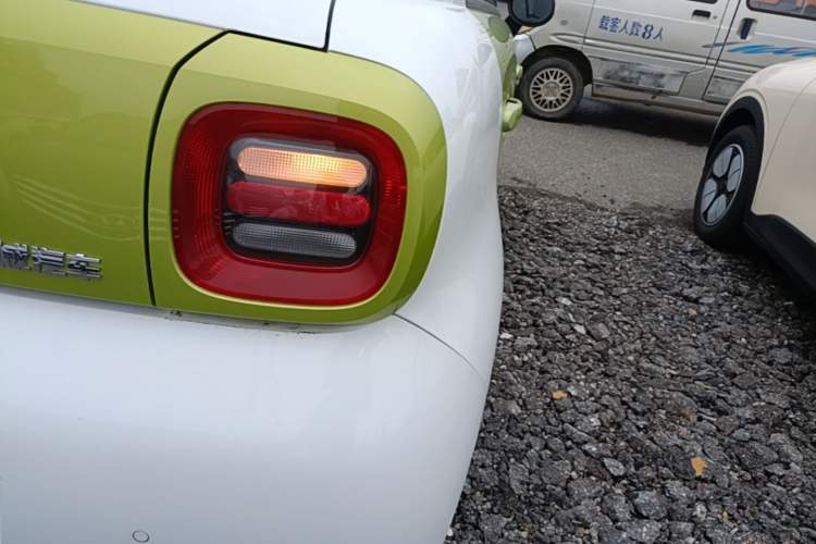 Used ORA Black Cat 2021 301 km Basic Version Right Rear Taillight