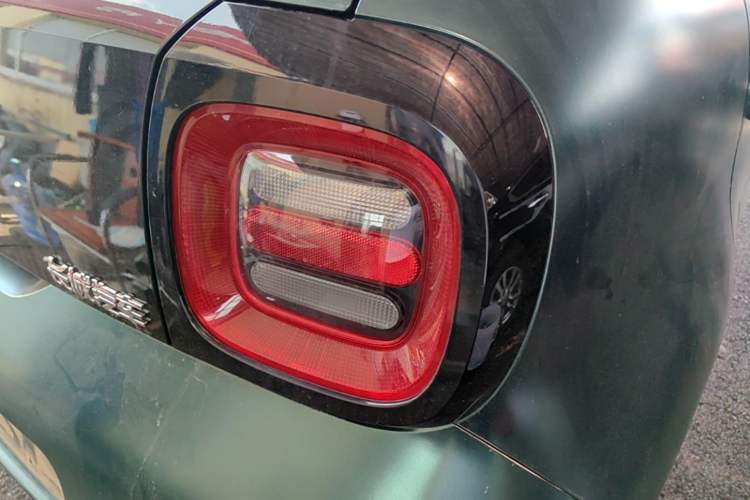 Used ORA Black Cat 2021 301 km Basic Version Right Rear Taillight
