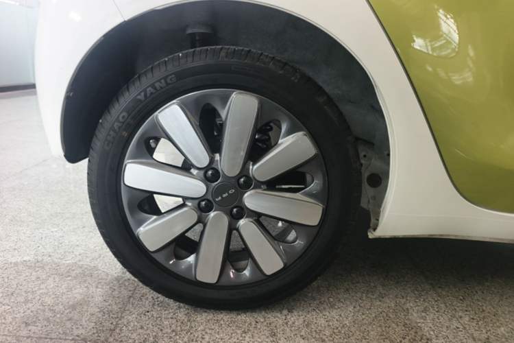 Used ORA Black Cat 2021 351 km Standard Version Right Rear Wheel Hub