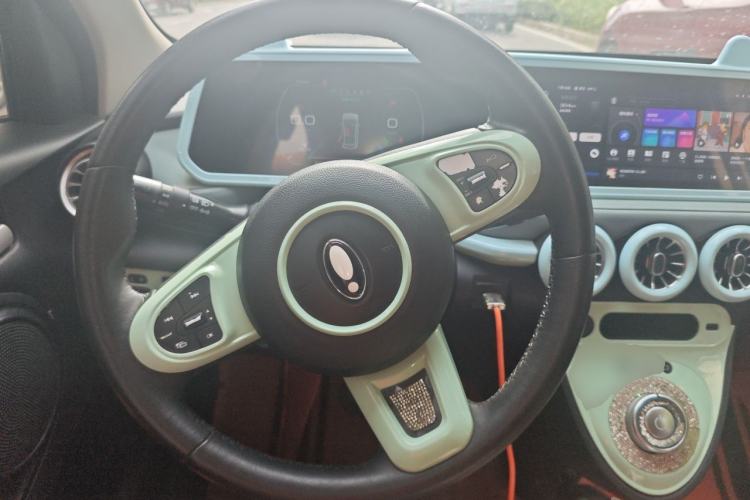 Used ORA Black Cat 2021 351 km Luxury Version Steering Wheel