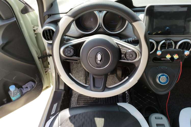 Used ORA Black Cat 2021 301 km Basic Version Steering Wheel