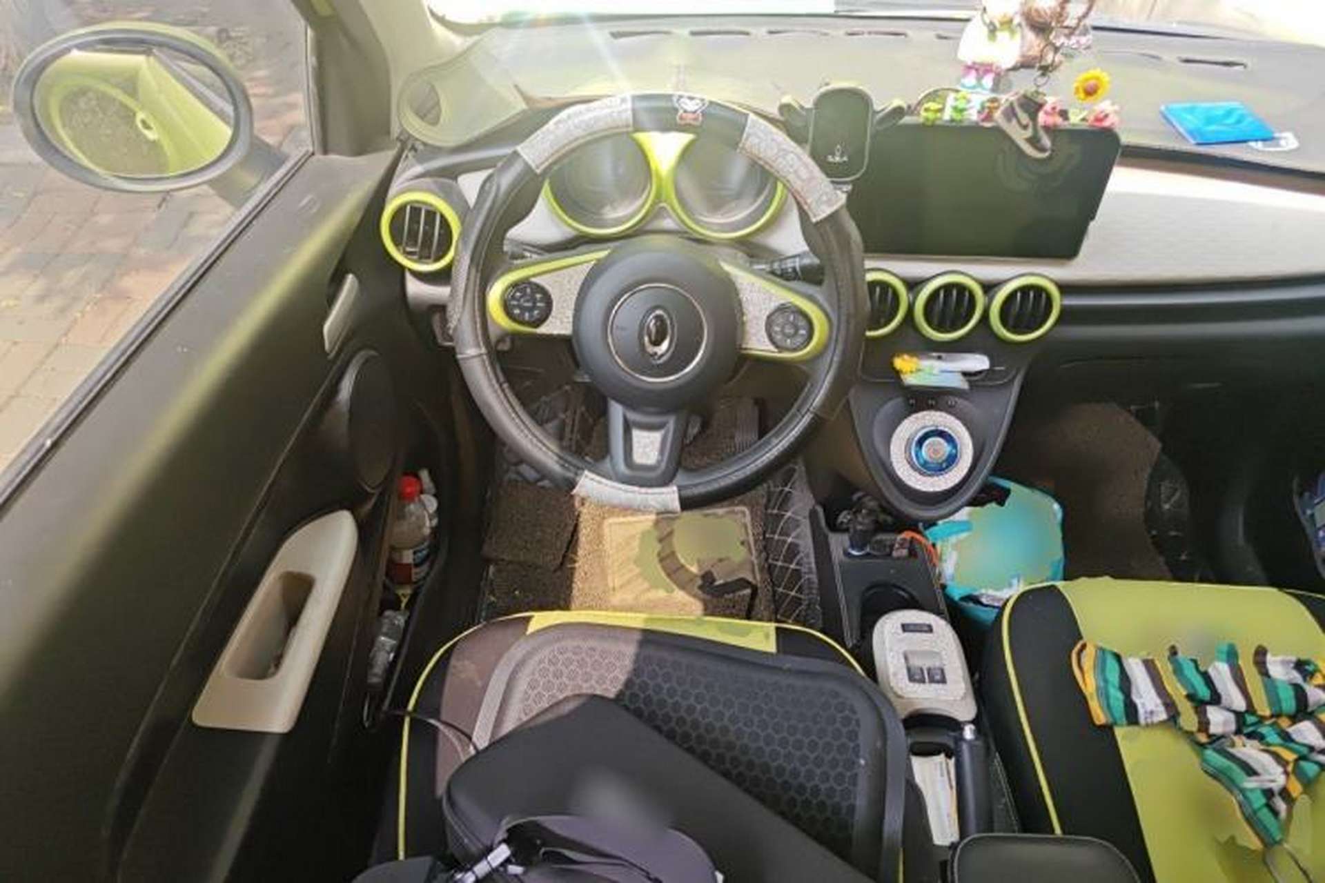 Used ORA Black Cat 2021 301 km Basic Version Steering Wheel