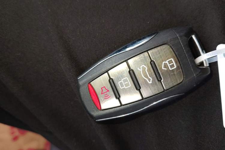 Used ORA Black Cat 2021 351 km Luxury Version Vehicle Key