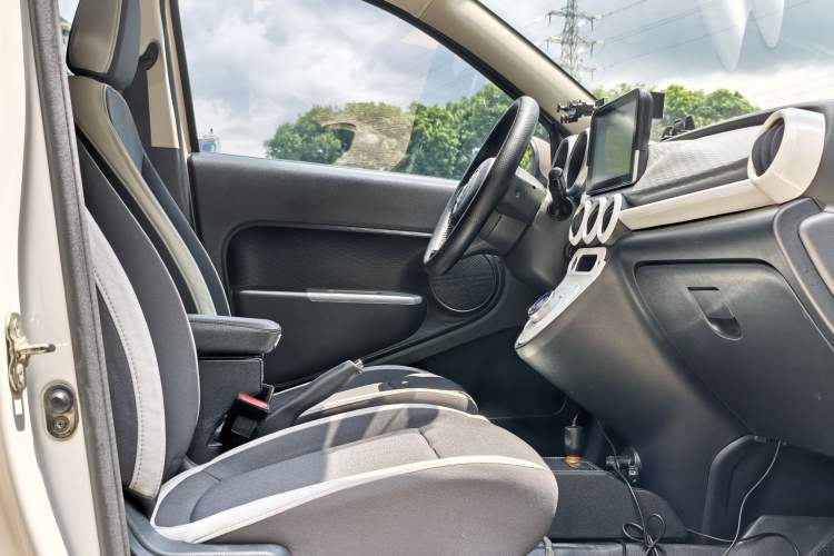 Used ORA Black Cat 2021 301 km Basic Version Interior 4