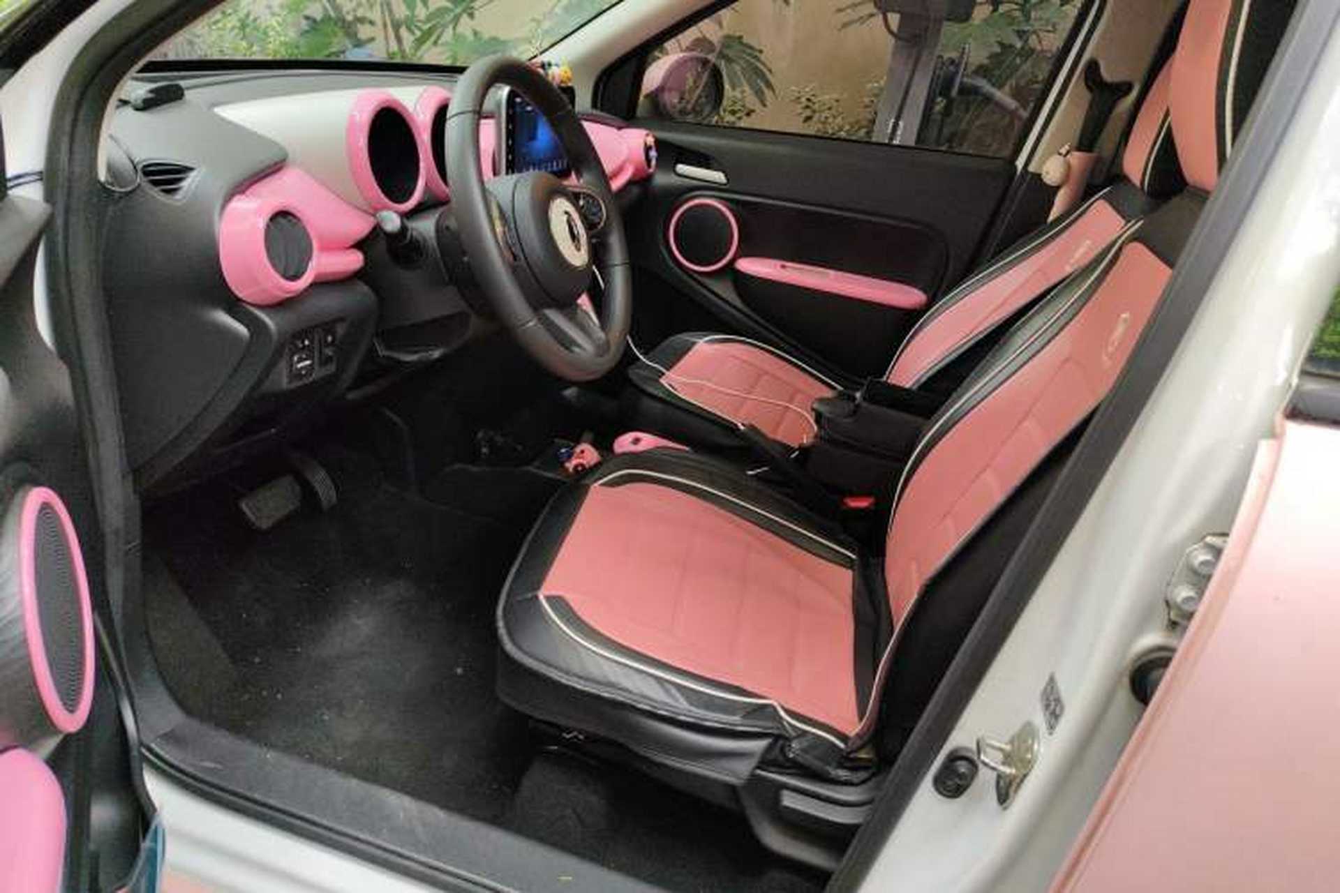 Used ORA Black Cat 2021 351 km Standard Version Left Front Seat