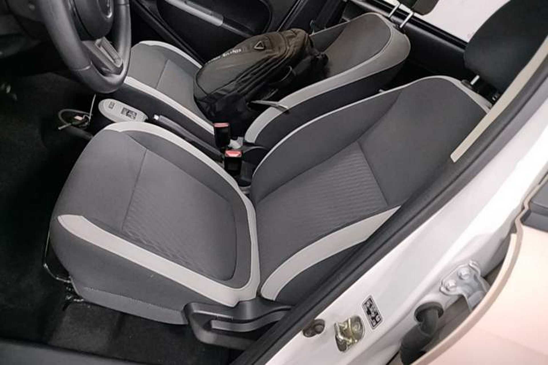 Used ORA Black Cat 2021 301 km Basic Version Left Front Seat