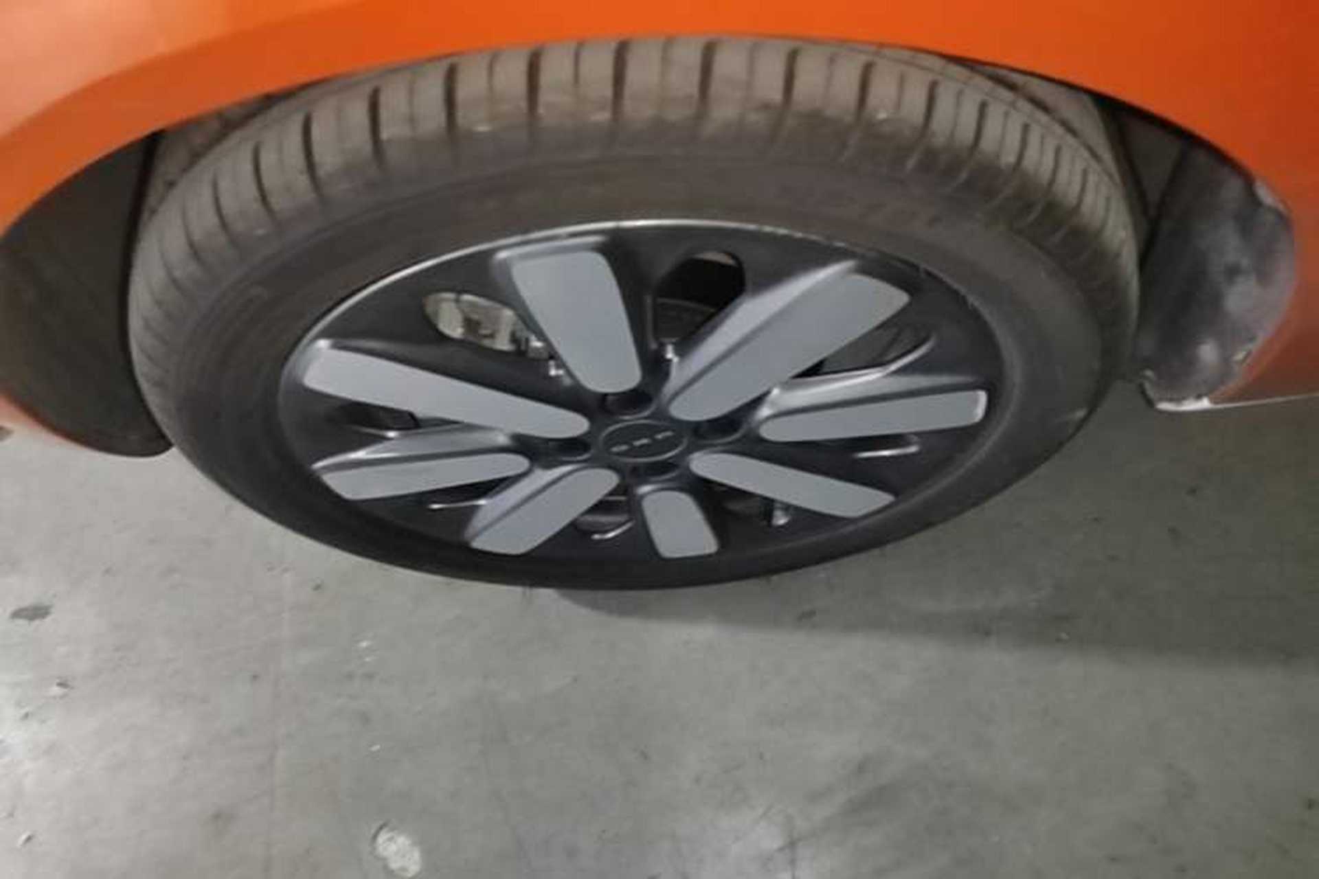 Used ORA Black Cat 2021 351 km Luxury Version Left Front Wheel Hub