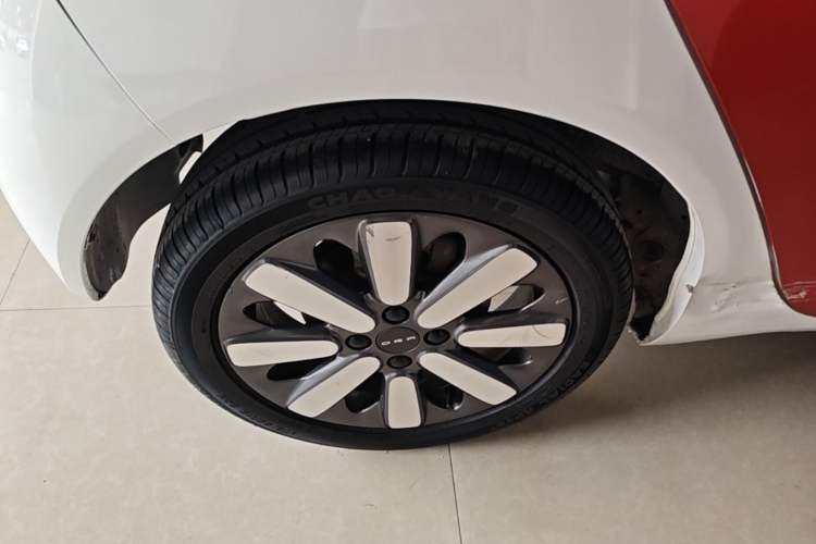 Used ORA Black Cat 2021 351 km Luxury Version Right Rear Wheel Hub
