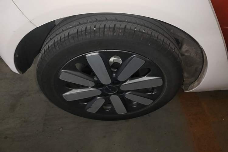 Used ORA Black Cat 2021 351 km Luxury Version Right Rear Wheel Hub