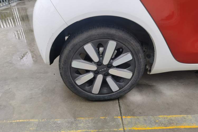 Used ORA Black Cat 2021 351 km Luxury Version Right Rear Wheel Hub