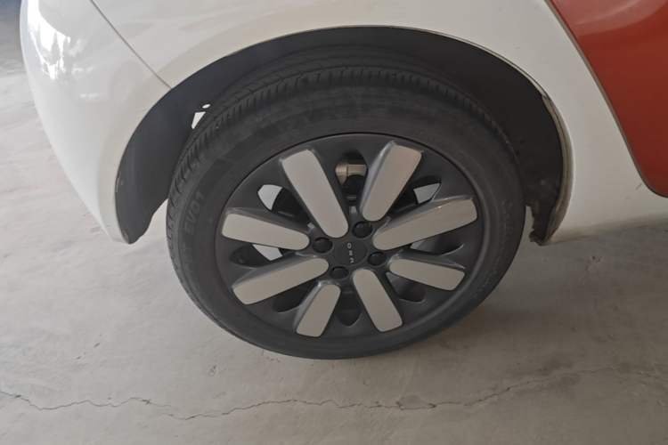 Used ORA Black Cat 2021 351 km Luxury Version Right Rear Wheel Hub
